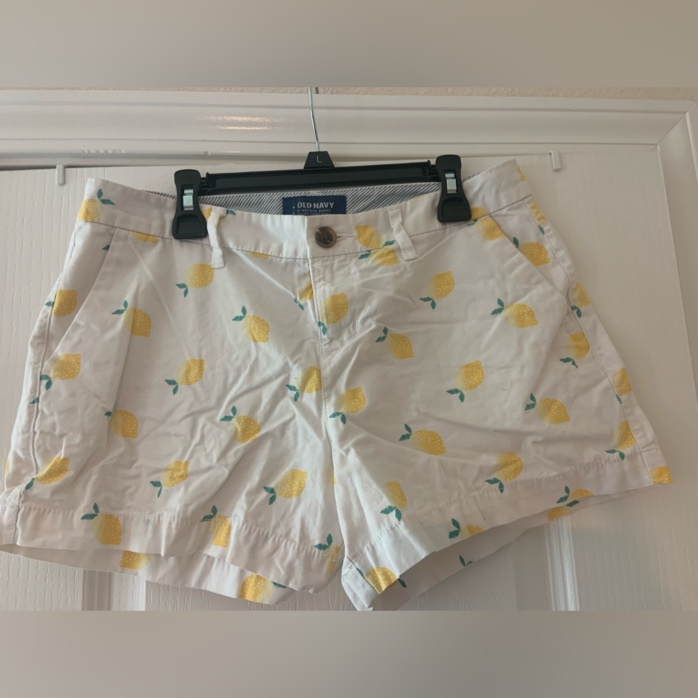 Old Navy 🍋 Print Everyday Short Size 2 Lemon